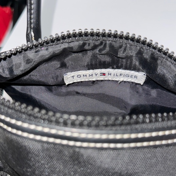 Vintage Tommy Hilfiger Black Handbag with White Stitching and Removable Strap - Picture 3 of 5